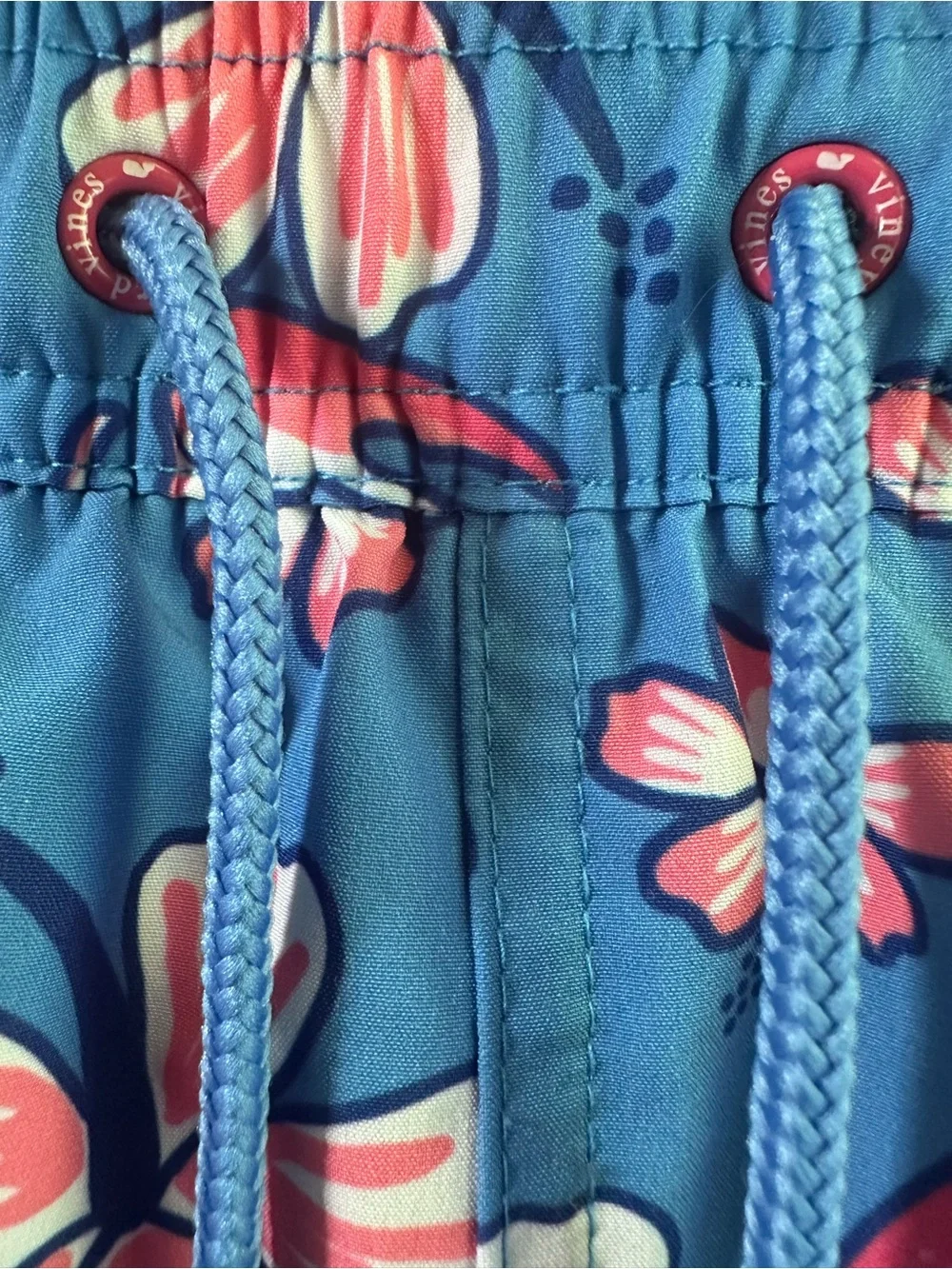 Vineyard Vines Men’s Blue & Pink Floral & Crab Print Swim Shorts S